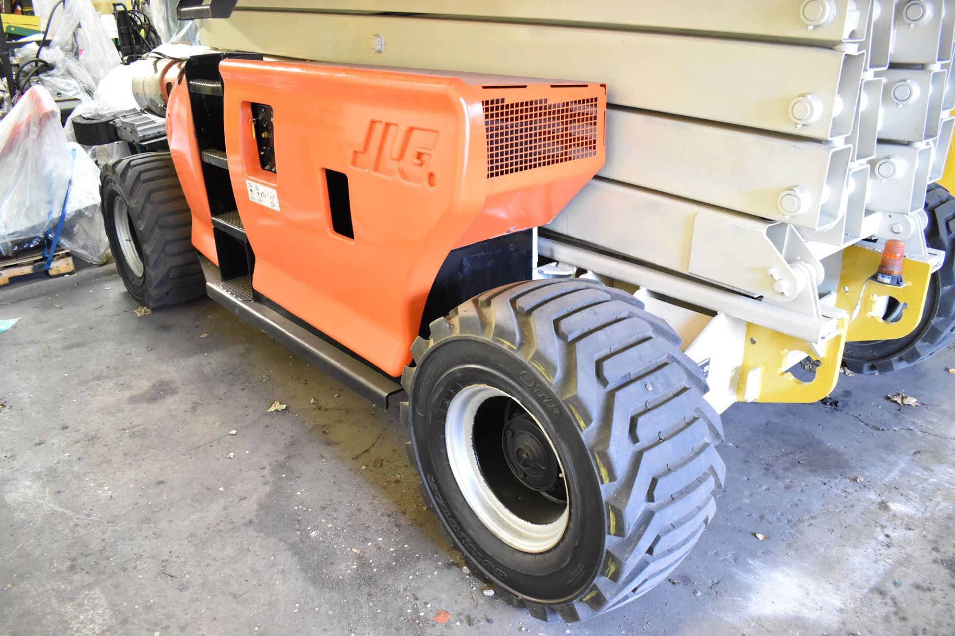 JLG 4394RT LPG ROUGH TERRAIN HEAVY DUTY SCISSOR LIFT WITH 1500 LB. PLATFORM CAPACITY, 43' MAX. - Image 4 of 10