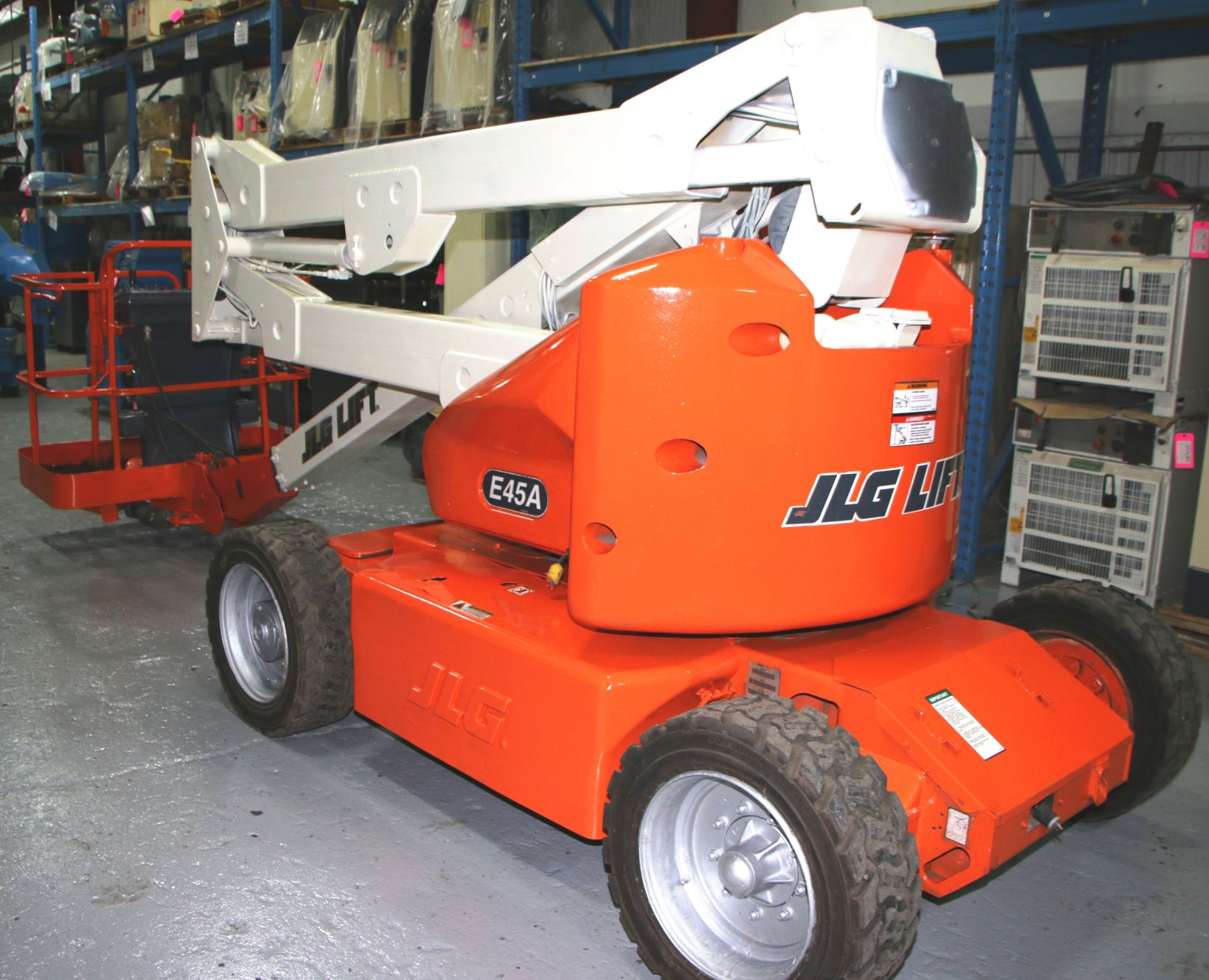 JLG E45A ARTICULATING BOOM LIFT WITH 500 LB. PLATFORM CAPACITY, 45' MAX. PLATFORM HEIGHT, S/N: - Bild 2 aus 8