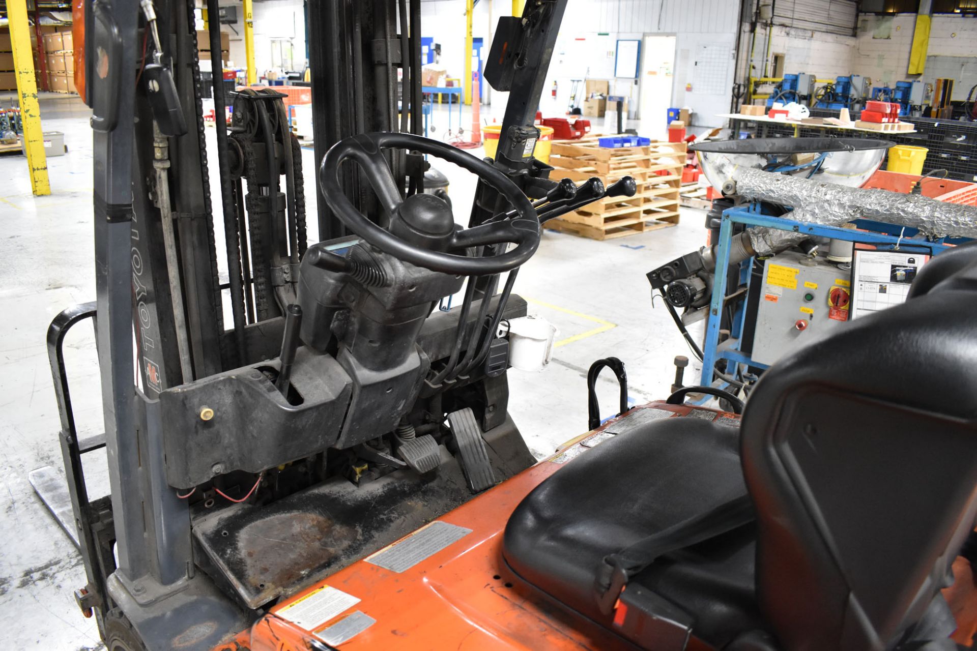 TOYOTA F7BEU15 3-WHEEL 48V ELECTRIC FORKLIFT WITH 2600 LB. CAPACITY, 189" MAX. LIFT HEIGHT, 3 - Image 4 of 6