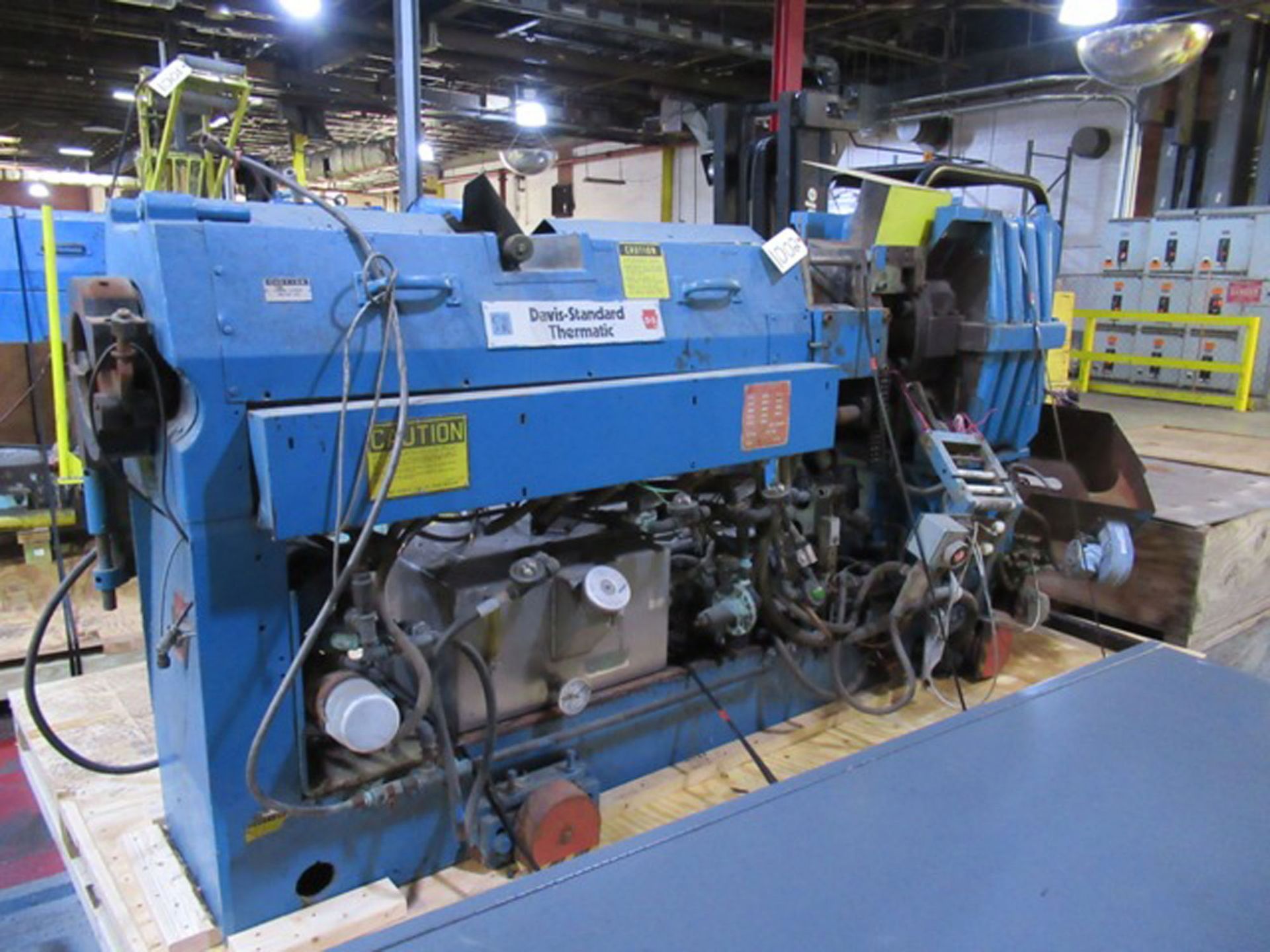 DAVIS STANDARD 35IN35REV 3.5" CAPACITY SINGLE SCREW PLASTIC EXTRUDER WITH 158 HP RATED GEARBOX, 17. - Image 3 of 10