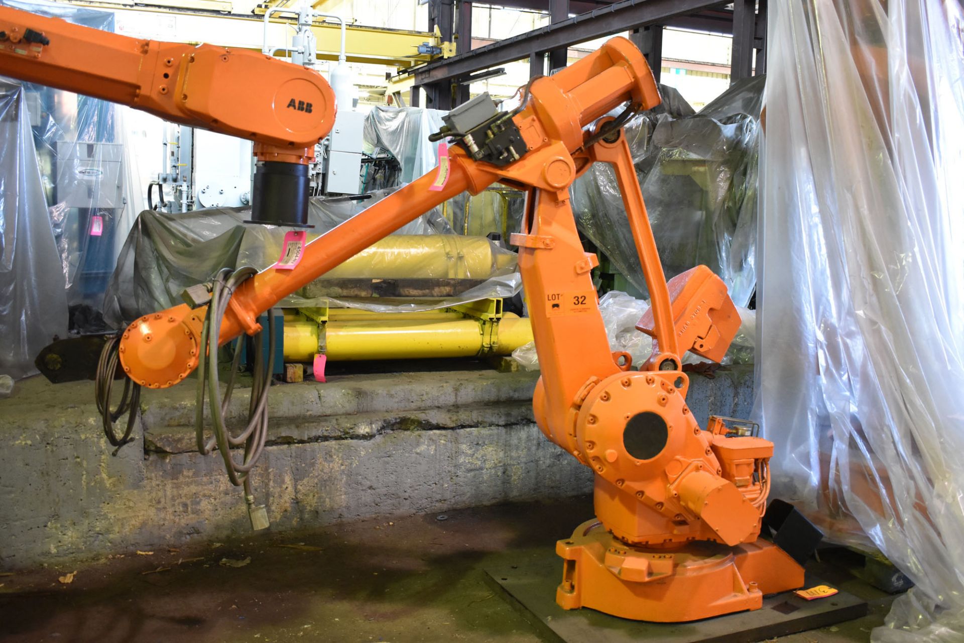 ABB IRB 4400 FOUNDRY PLUS 6 AXIS INDUSTRIAL ROBOT WITH ABB CONTROL & TEACH PAD, S/N: 4405483 (CI) (