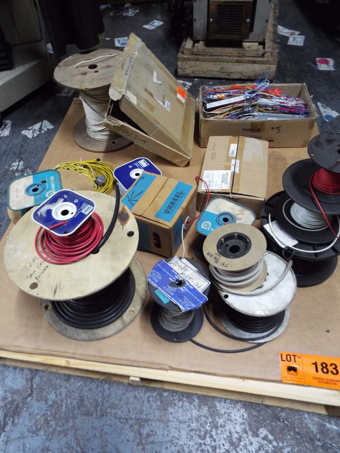 LOT/ PALLET WITH CONTENTS CONSISTING OF WIRE