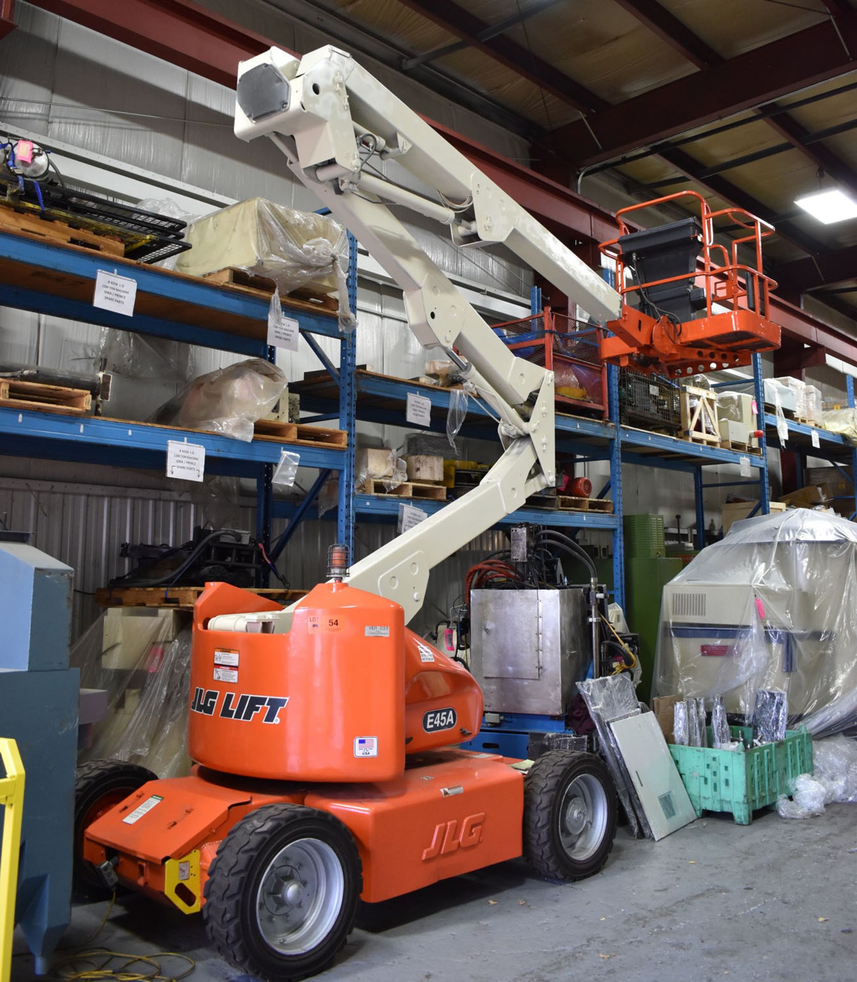 JLG E45A ARTICULATING BOOM LIFT WITH 500 LB. PLATFORM CAPACITY, 45' MAX. PLATFORM HEIGHT, S/N: