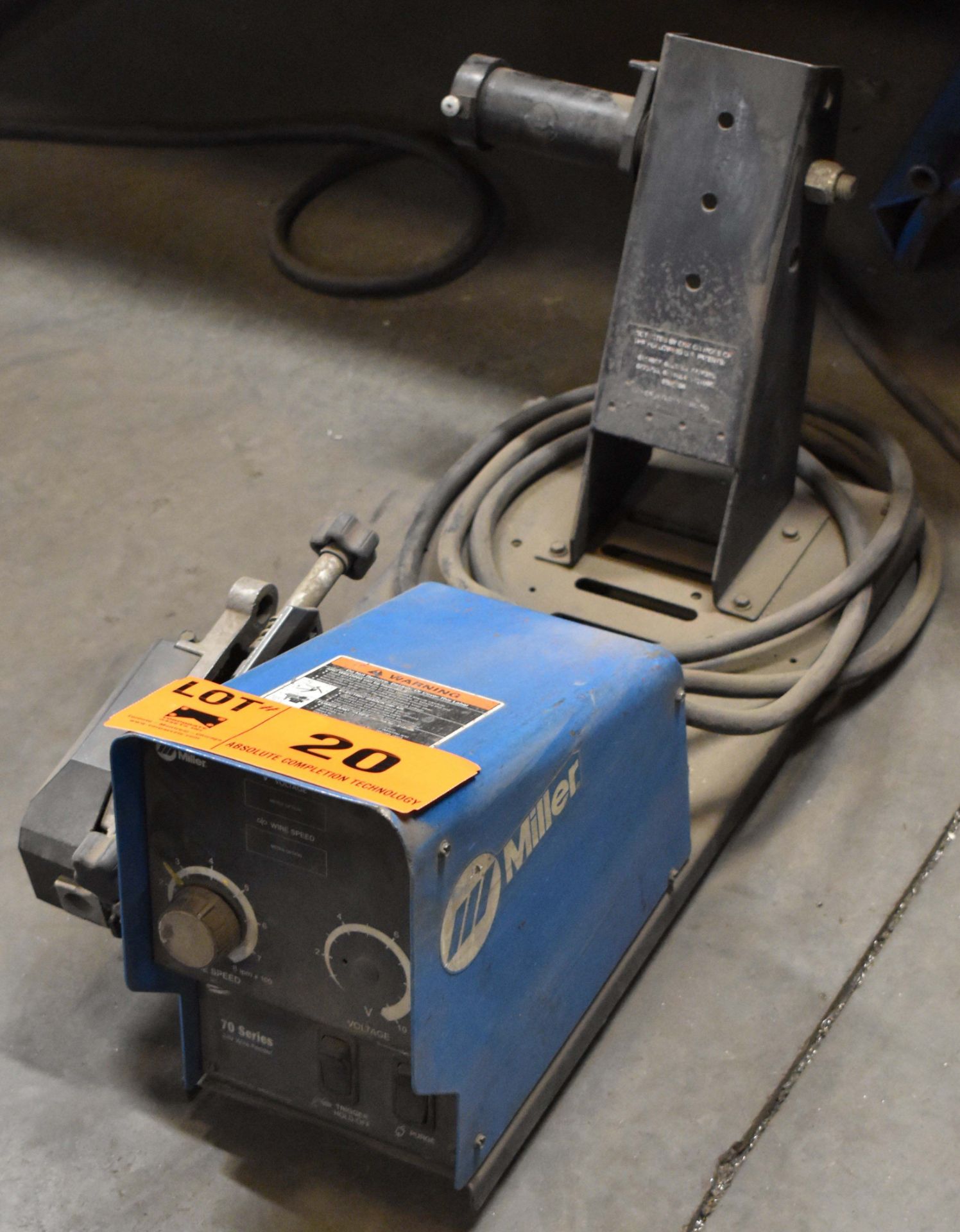 MILLER 70 SERIES WIRE FEEDER [RIGGING FEES FOR LOT #20 - $10 USD PLUS APPLICABLE TAXES]