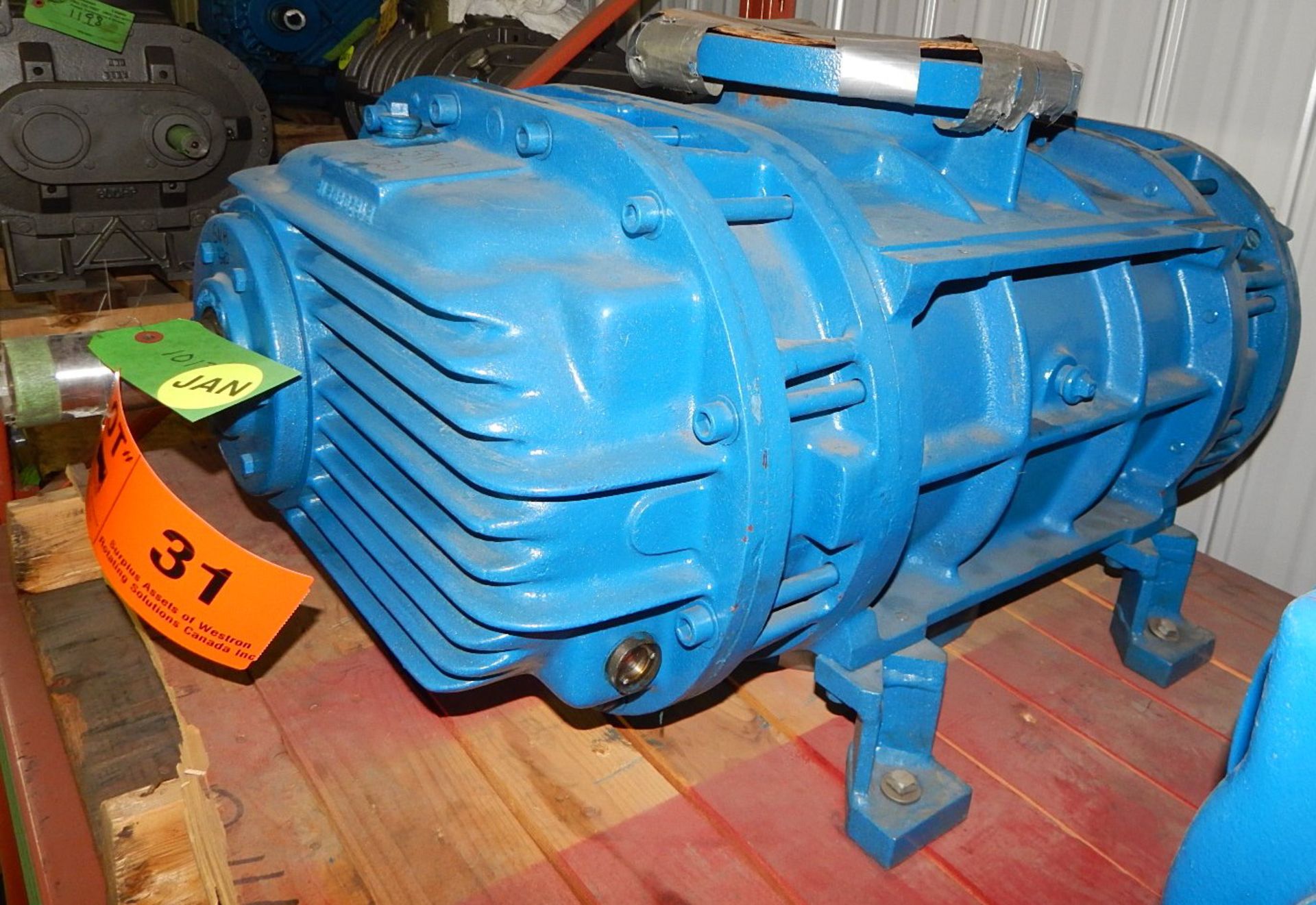 HIBON SNH820 BLOWER (CI) [SKU 1013] (LOCATED IN DIDSBURY, AB) [RIGGING FEE FOR LOT #31 - $25 CAD - Image 2 of 4