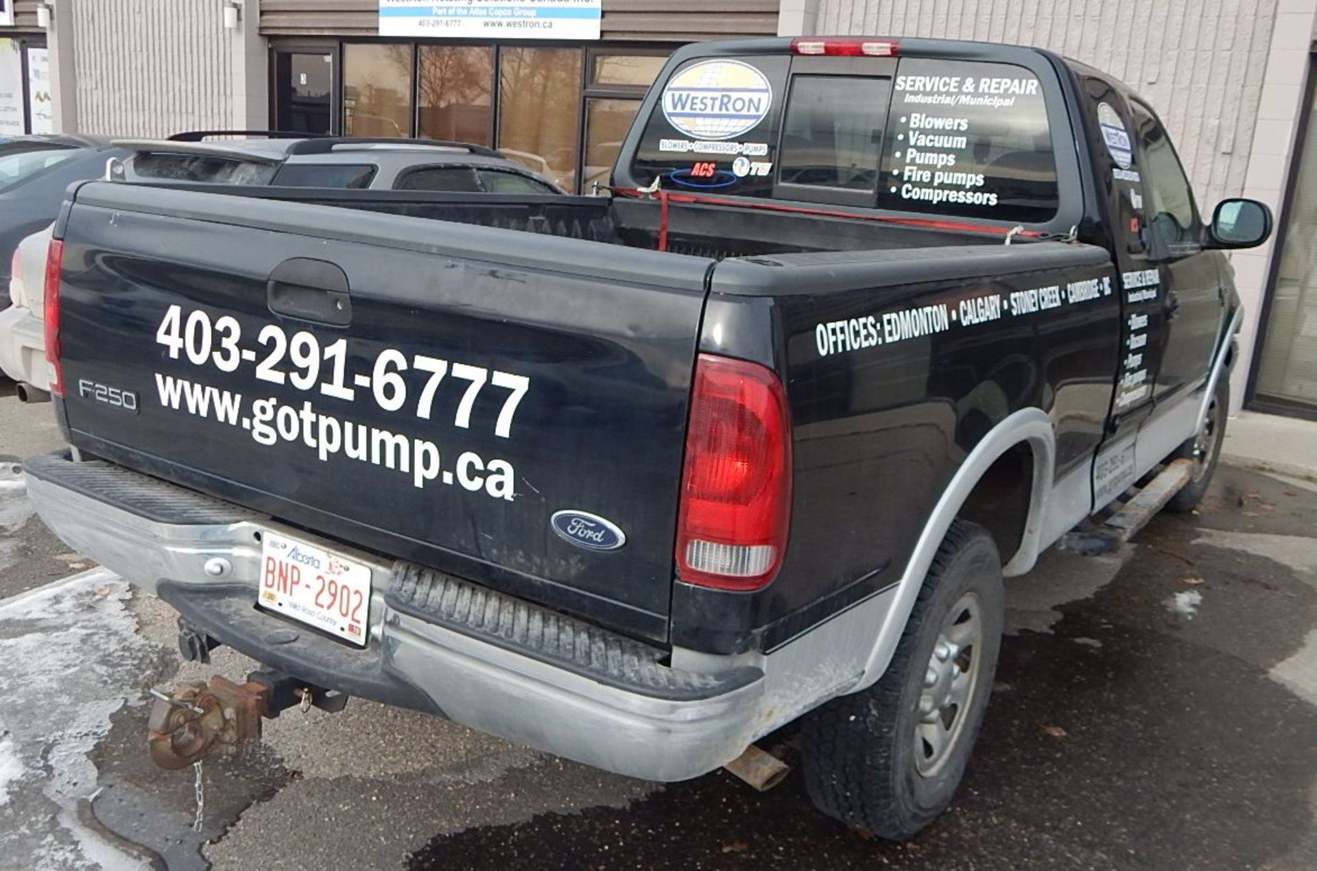 FORD (1999) F250 XLT PICKUP TRUCK WITH 5.4L 8 CYLINDER TRITON GAS ENGINE, AUTOMATIC TRANSMISSION, - Image 3 of 8