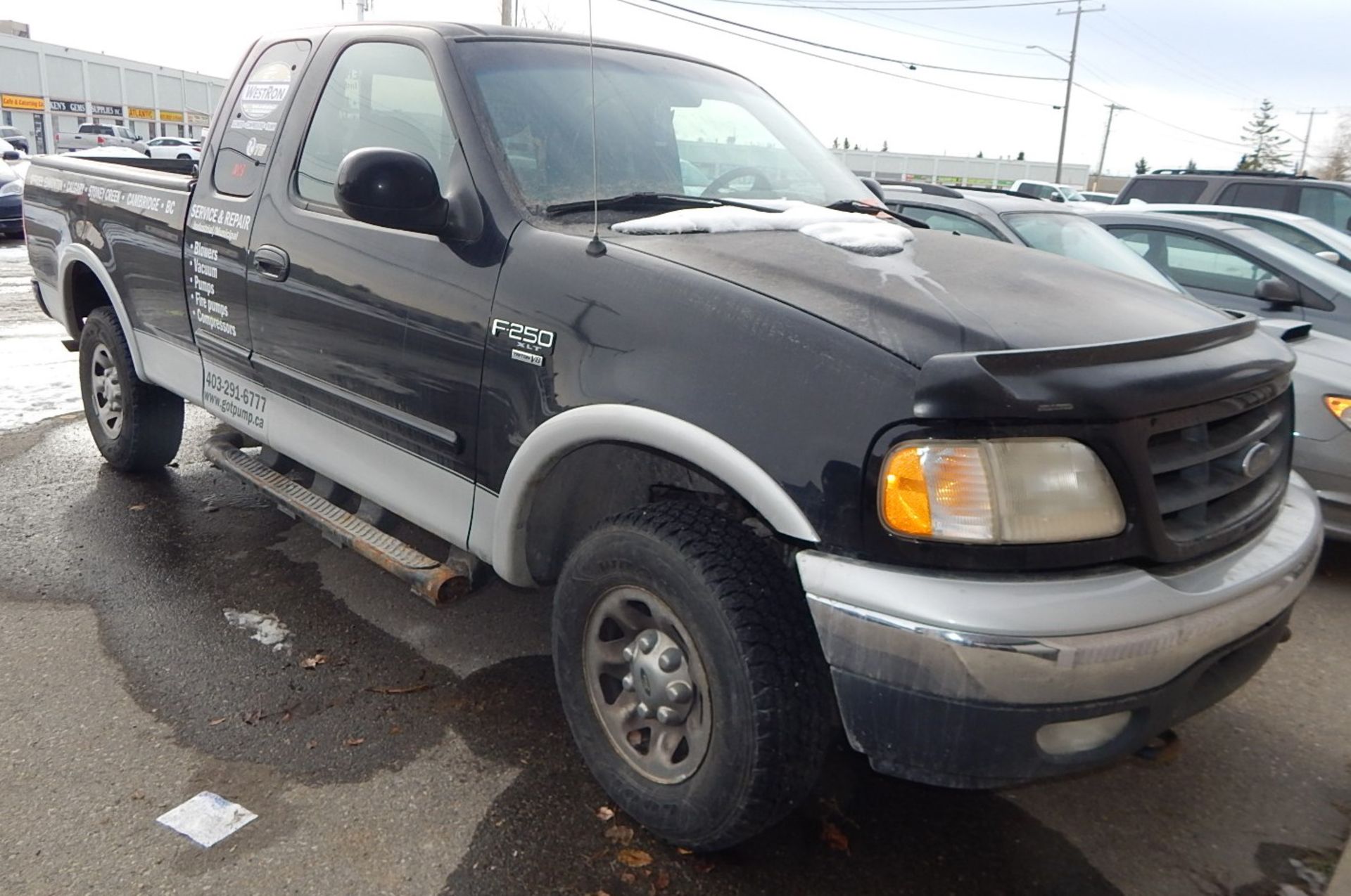 FORD (1999) F250 XLT PICKUP TRUCK WITH 5.4L 8 CYLINDER TRITON GAS ENGINE, AUTOMATIC TRANSMISSION, - Image 2 of 8