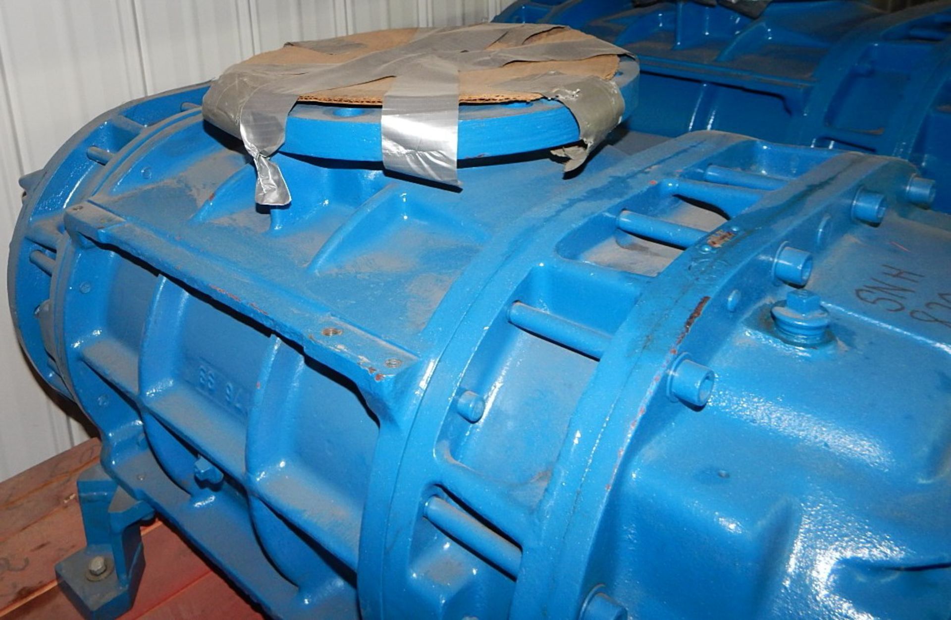 HIBON SNH820 BLOWER (CI) [SKU 1013] (LOCATED IN DIDSBURY, AB) [RIGGING FEE FOR LOT #31 - $25 CAD - Image 4 of 4