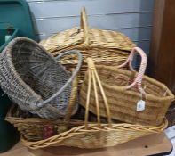 Large picnic basket and other baskets (5)