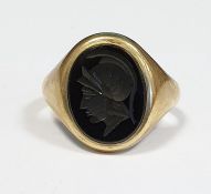 Gent's 9ct gold and onyx ring, the oval onyx engraved with centurion's head