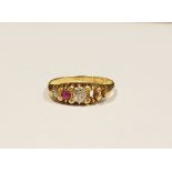 18ct gold, ruby and diamond five-stone ring set two diamonds and single ruby (two stones missing)