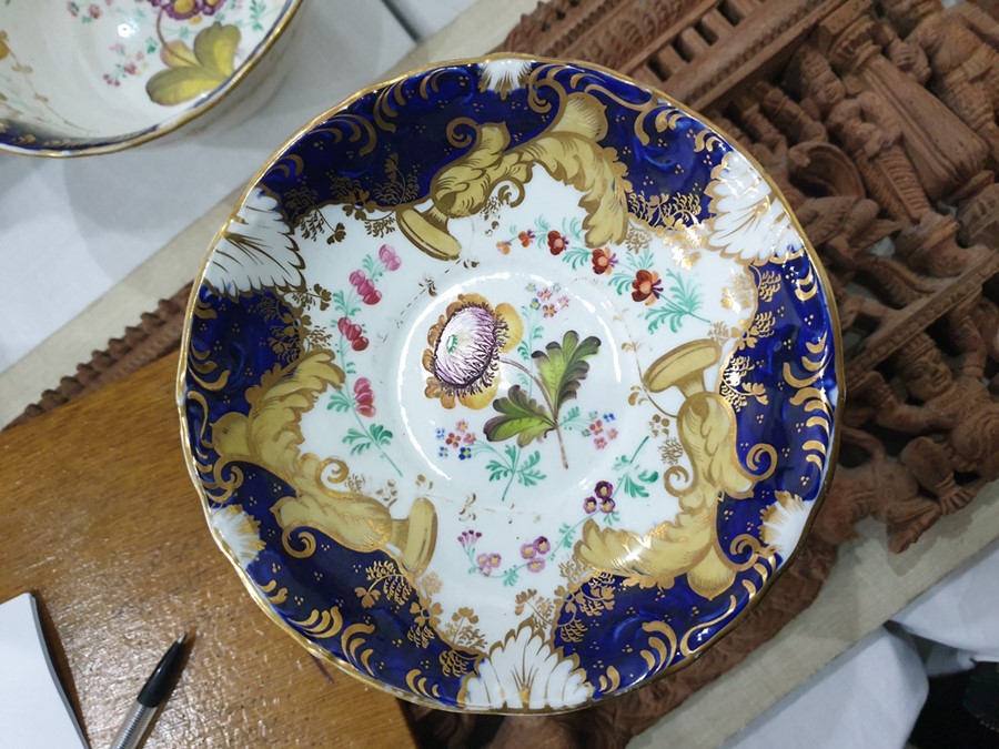 Early Victorian porcelain part tea and coffee service, probably Coalbrookdale of rococo style with - Image 34 of 34