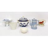 Assorted chinaware to include large Indian Tree pattern tureen, a tazza, jelly moulds, etc