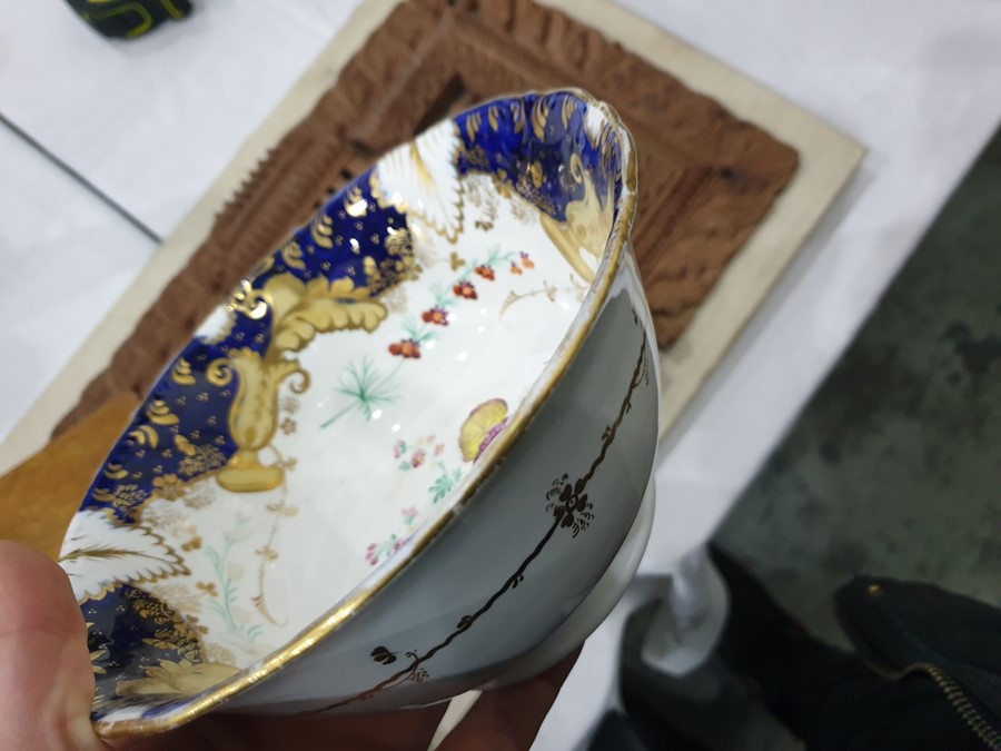 Early Victorian porcelain part tea and coffee service, probably Coalbrookdale of rococo style with - Image 32 of 34