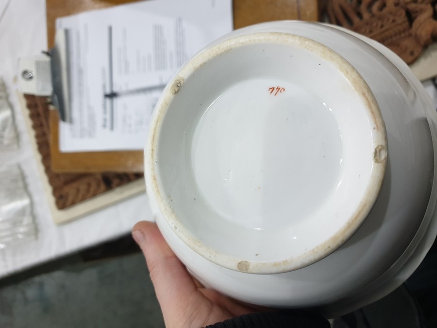 Early Victorian porcelain part tea and coffee service, probably Coalbrookdale of rococo style with - Image 31 of 34