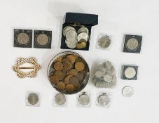 Collection of assorted coinage to include 50p pieces, old-style £1 coins, collection of shillings,