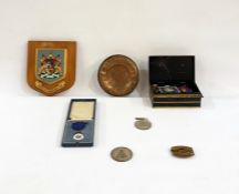 Quantity of military badges, buttons, commemorative medals and miscellaneous badges