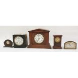 Five assorted mantel clocks including oak-cased example (5)