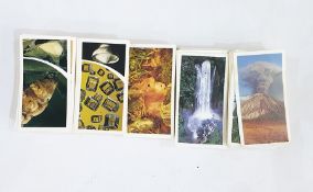 Large quantity of assorted tea and cigarette cards