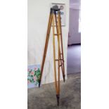Engineers level/tripod stand