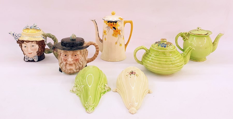 20th century items to include coffee pots, Beswick teapots, etc (7)