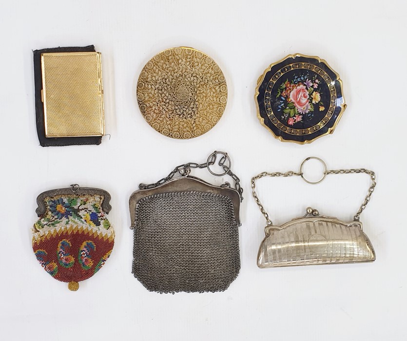 Stratton compact with decorated front, two other compacts, a silver-coloured metal chain-mail