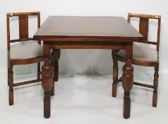 20th century oak draw-leaf table with turned and block supports and four chairs (5)