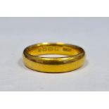 22ct gold wedding ring, approx 9g Condition Reportsize approx q