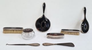 George V silver and tortoiseshell-backed dressing table set by Mappin & Webb, six pieces all with