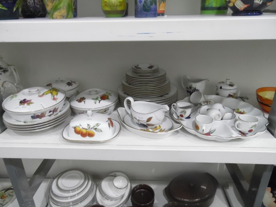 Large quantity of Royal Worcester 'Evesham' pattern tableware and sundry items  Condition