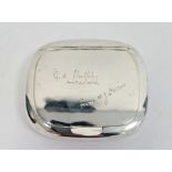 George V silver snuff box with inscription to top ‘G.H.Philips, Hereford from W J Davies’, with gilt