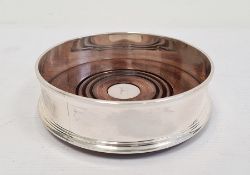 Modern silver and turned wood wine bottle stand, 13cm diameter, London assay