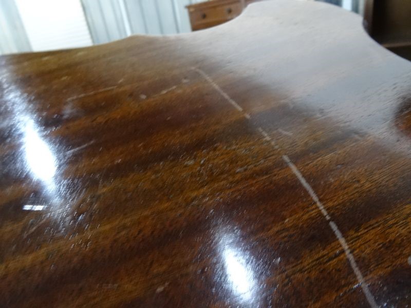 Mahogany centre table with shaped top, on cabriole supports uniting to a circular dished - Image 4 of 9