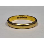 22ct plain gold wedding ring, approx 4.2g