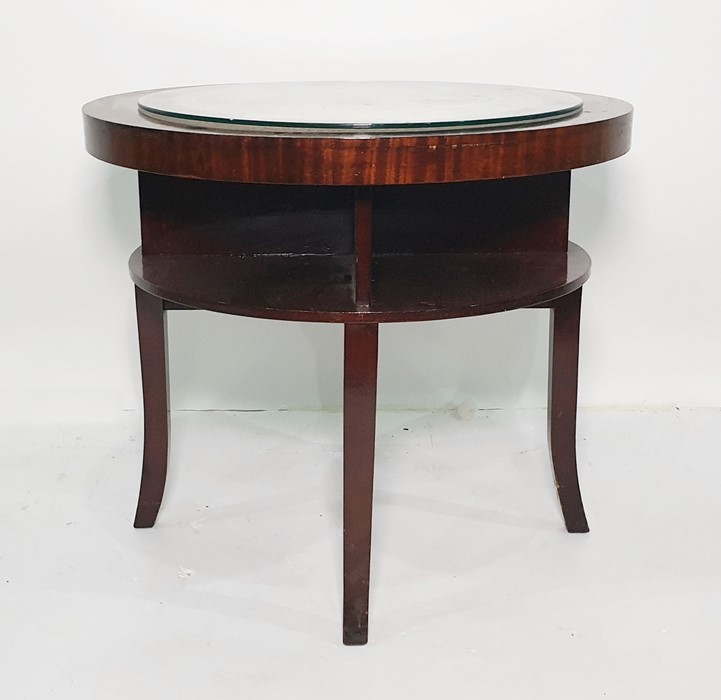 20th century mahogany circular coffee table, 68cm diameter Condition Reportone leg is slightly - Image 2 of 5