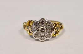 18ct gold and diamond cluster ring, flowerhead-pattern with one diamond to centre and surround of