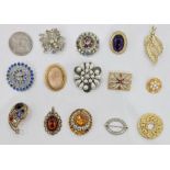 Large quantity of costume jewellery to include necklaces, brooches, chains, etc (3 boxes)