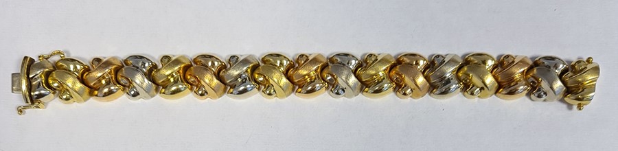 18ct gold bracelet formed of stylised and partly textured knot links alternating in colour, approx