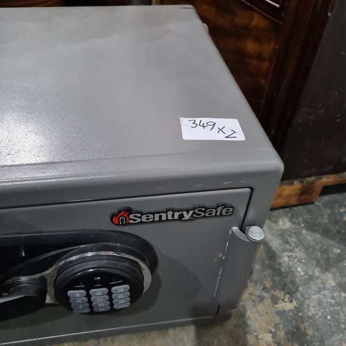 Two home safes (2)  Condition ReportThe blue safe has no manufactures mark on it and does not have a - Image 2 of 3