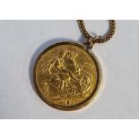 George V gold sovereign 1911 set as a pendant and the 9ct gold fine box-link chain necklace, 40cm