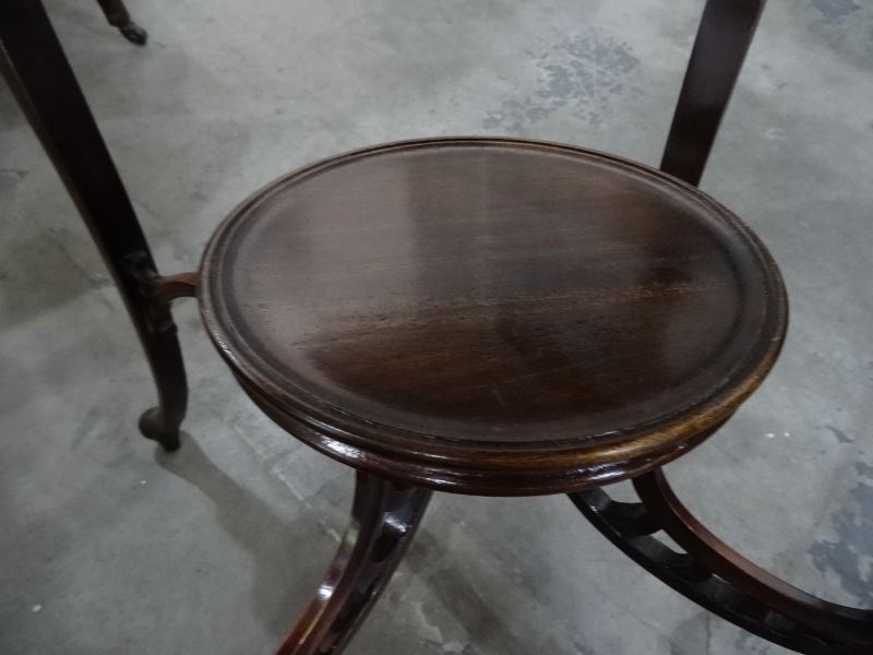 Mahogany centre table with shaped top, on cabriole supports uniting to a circular dished - Image 7 of 9