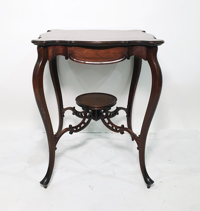 Mahogany centre table with shaped top, on cabriole supports uniting to a circular dished