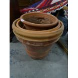 Four terracotta planters (4)  Condition ReportThe large pot has a diameter of 45 cm and height of 40
