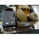 Assorted treen items to include bowl, tray, box, etc