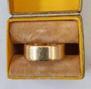 18ct gold wedding band, 5g approx