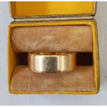 18ct gold wedding band, 5g approx