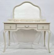 Modern cream-painted dressing table and a nest of three oak coffee tables (2)