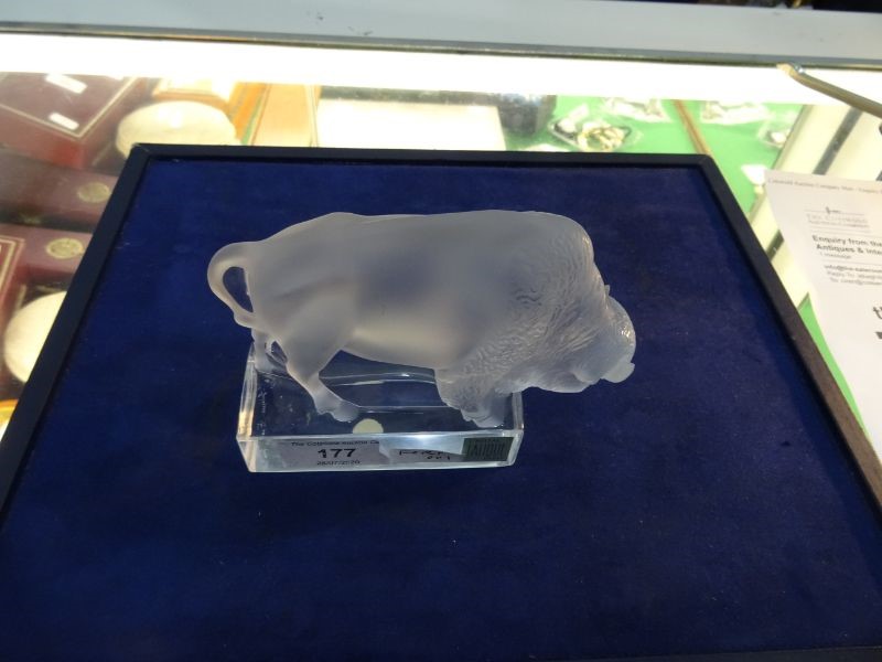 Lalique clear and satin glass buffalo-pattern paperweight, inscribed 'Lalique' to base, 9.5cm - Image 5 of 6