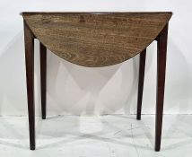 Mahogany pembroke table on square section tapering supports