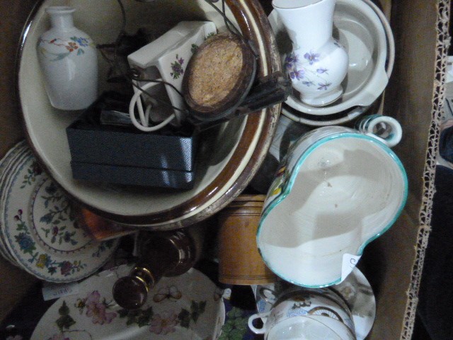 Quantity of assorted ceramics to included a decorative basin, a fish plate, assorted vintage plates,